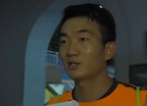 而后面那三人顿时遭了秧。